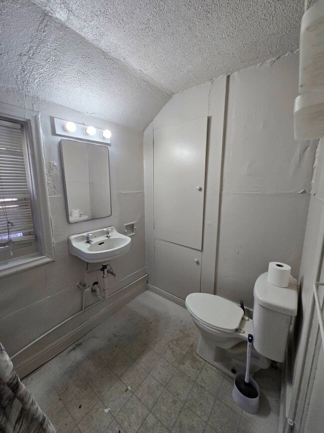 Building Photo - Cute newly updated 1 Bedroom in Ogden