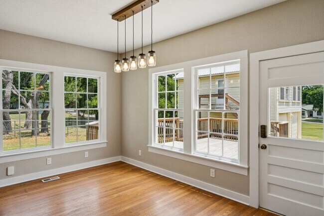 Building Photo - 3/2 Remodeled Home in Lampasas