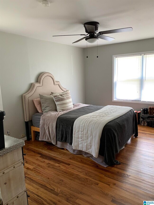 Building Photo - 410 32nd E Pl