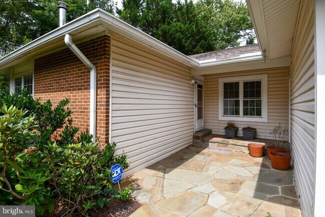 Building Photo - 16500 Sioux Ln