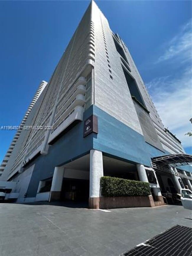 Building Photo - 1717 N Bayshore Dr