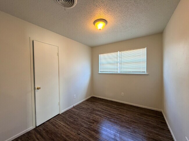 Building Photo - Three Bedroom Duplex