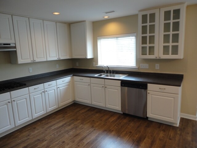 Building Photo - 204 Edgecroft Way