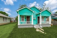 Building Photo - 733 W Page Ave