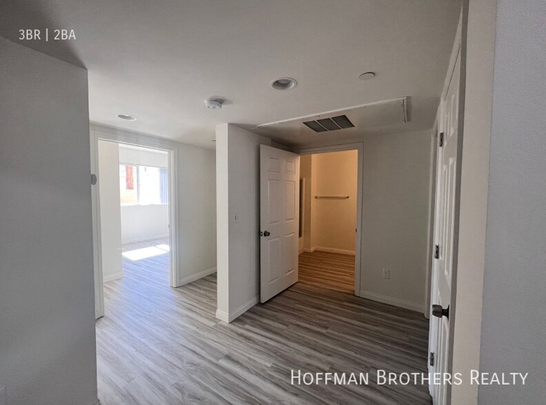 Building Photo - 6829 Simpson Ave