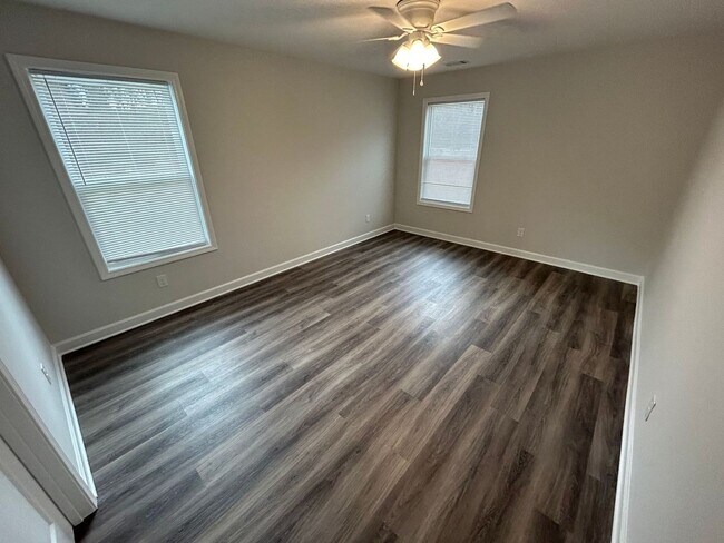 Building Photo - 201 Briarcliff Ln