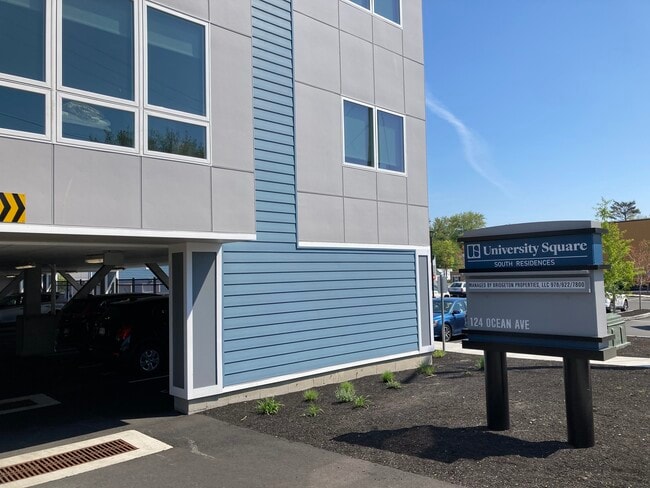 Building Photo - University Square South