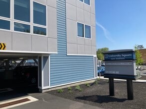 Building Photo - University Square South