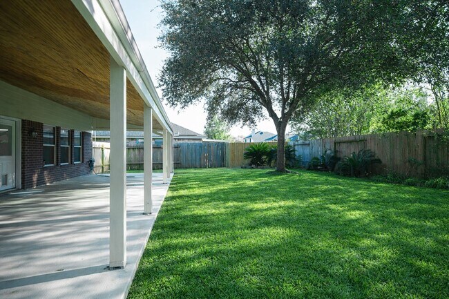 Building Photo - 8315 Cardamon Ln