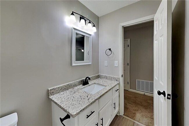 Building Photo - 9880 Lake Forest Way