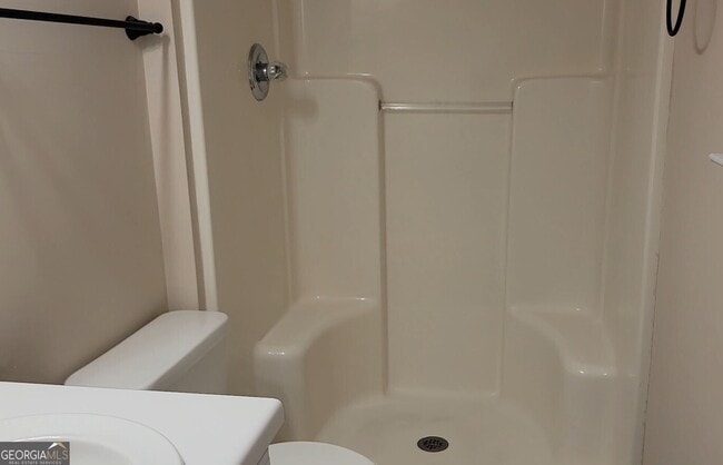 Building Photo - 5 Rockcreek Dr