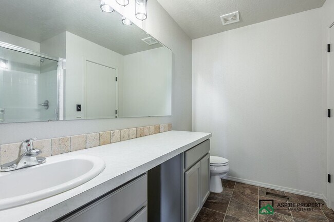 Building Photo - 4 Bed 2 Bath home for rent