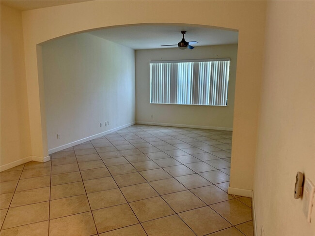 Building Photo - 4386 Buena Tara Dr