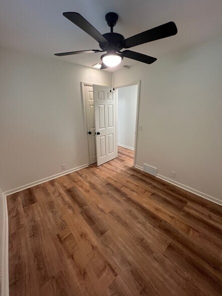 Building Photo - 50 Hackberry Hl