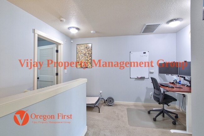 Building Photo - 825 NE Wheelock Pl