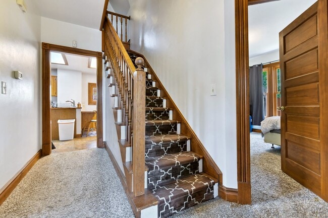 Building Photo - Charming Westside 4 Bedroom Home