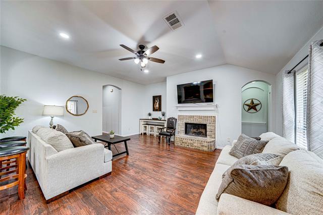 Building Photo - 1700 Sparrow Ln