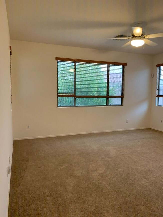 Building Photo - AVAILABLE NOW IN OLD STONE RANCH!!!!