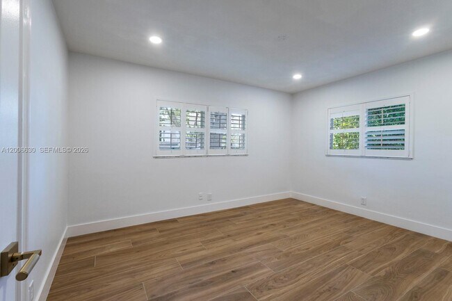 Building Photo - 13050 SW 71st Ave