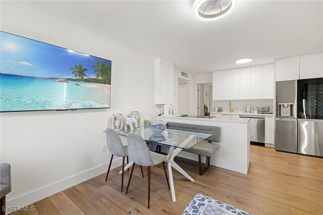 Building Photo - 175 5th Ave S