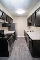 Building Photo - Beachwood Townhomes