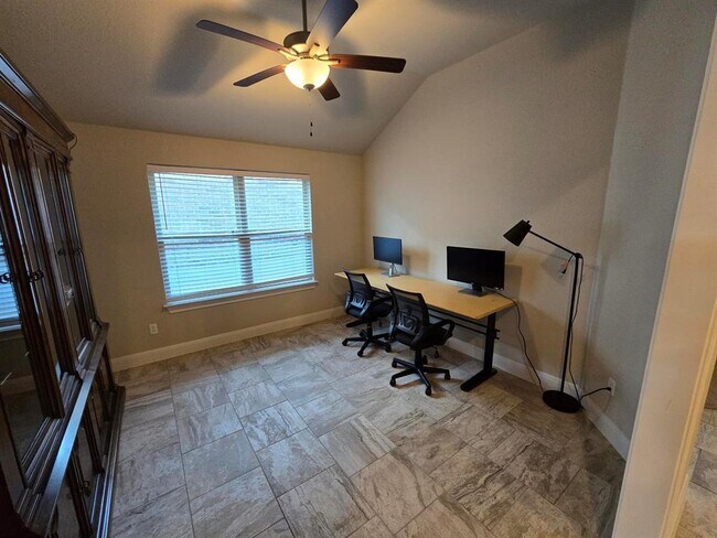 Building Photo - 539 Tanda Ln