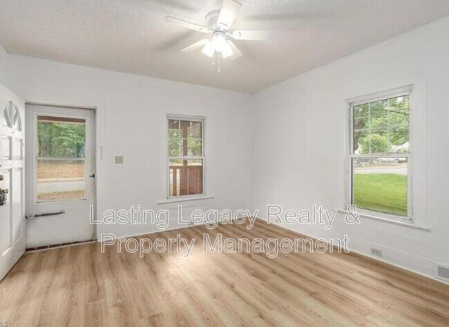 Building Photo - 1006 Junia Ave