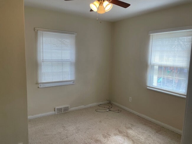 Building Photo - House for Rent in Southwest City