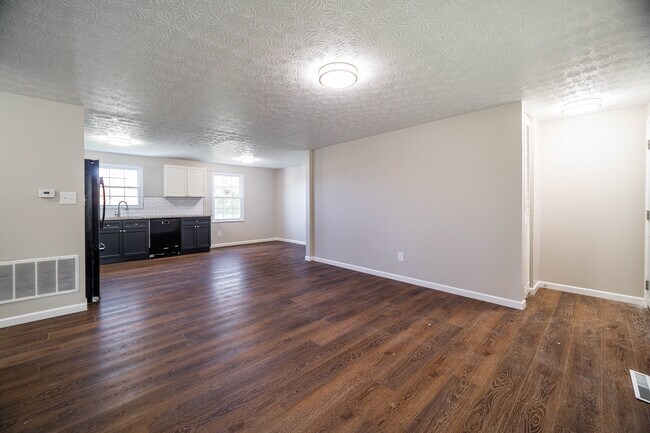 Building Photo - 5272 Quincy Dr