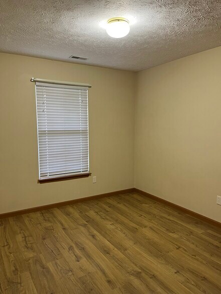 Building Photo - 3328 Hopkins Dr
