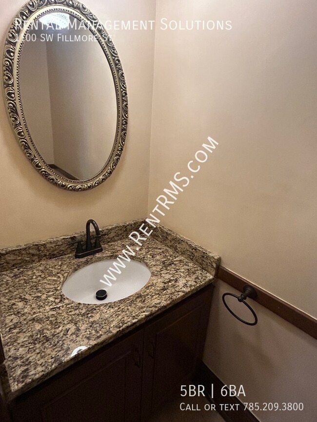 Building Photo - 1100 SW Fillmore St