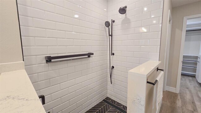 Building Photo - 515 34th Ave NE