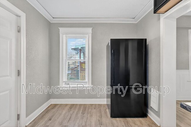 Building Photo - 6619 Etzel Ave