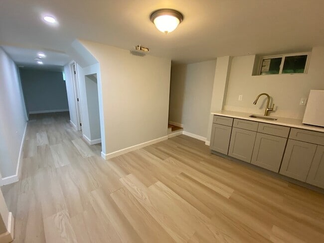 Building Photo - 30 Beechmont St