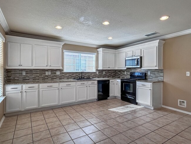 Building Photo - Spacious 4-Bedroom Home Near 1604 & Hwy 90