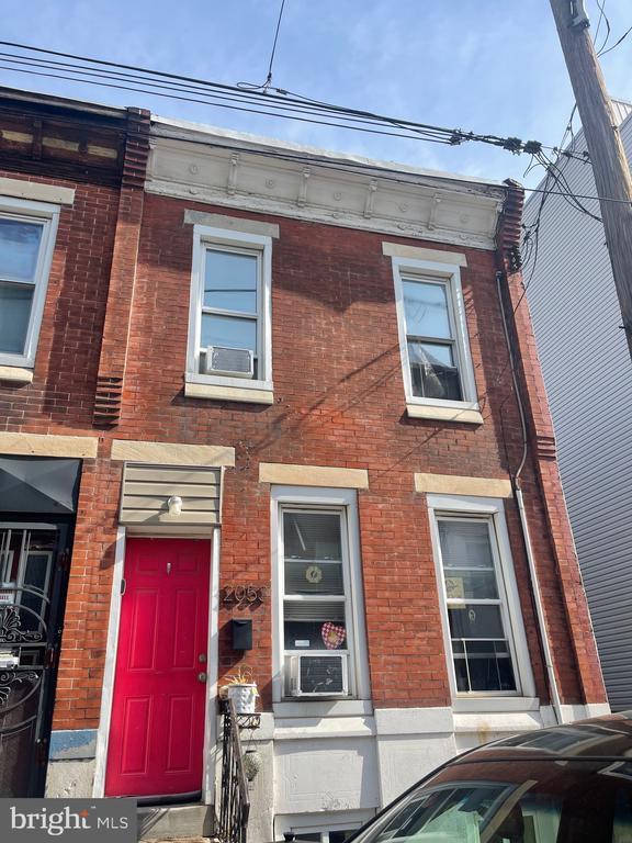 Building Photo - 2053 Sigel St