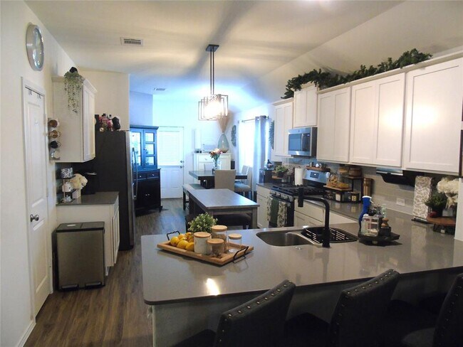 Building Photo - 308 Majestic Cedar Ct