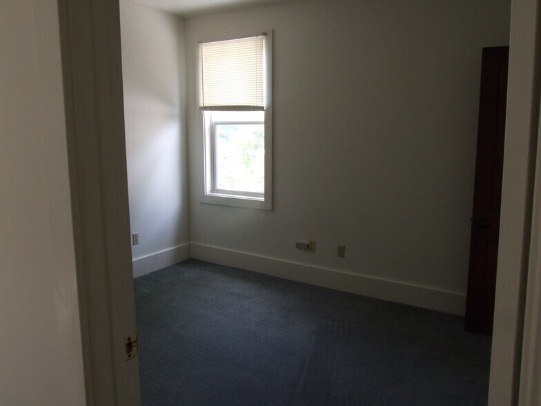 Building Photo - 20 S Shafer St