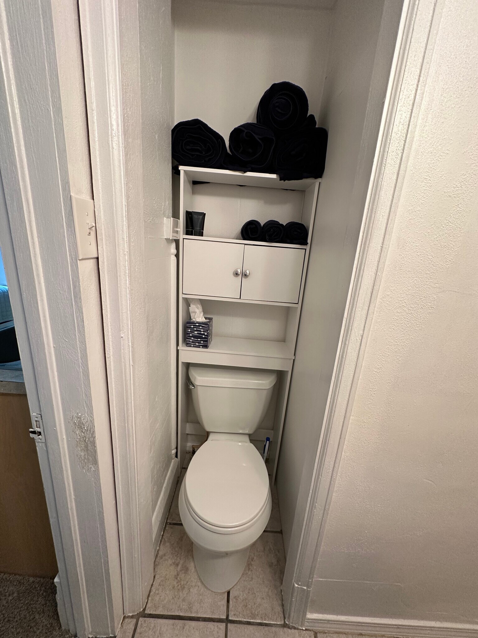 Building Photo - 305 S Elm St