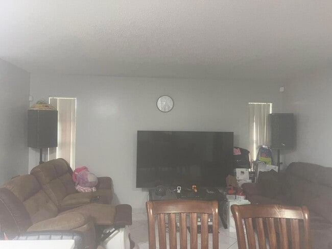 Building Photo - 1322 Pines Ln