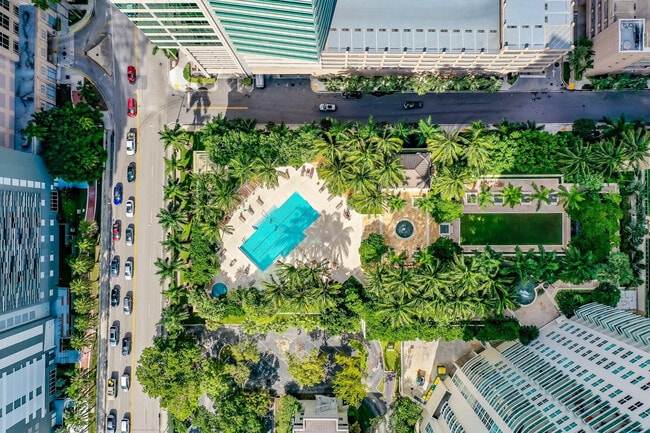 Building Photo - 347 N New River Dr E