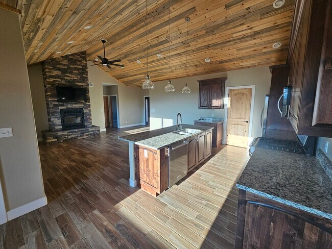 Building Photo - 14 Eagletail Dr
