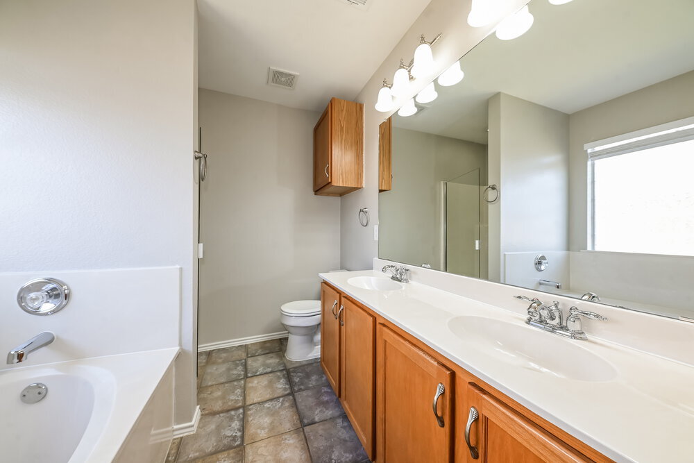 Building Photo - 2027 Northridge Dr