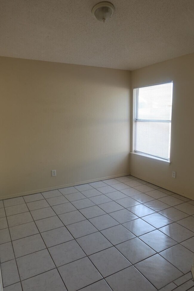 Building Photo - 3704 Leticia St