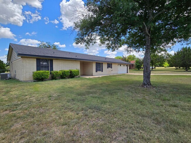 Building Photo - 230 Mighty Oak Ln