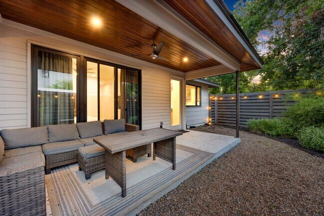 Building Photo - 3610 Thompson St