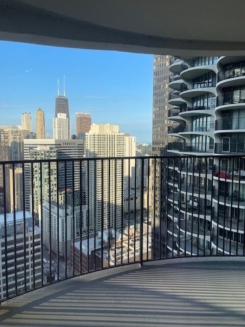 Building Photo - 300 N State St