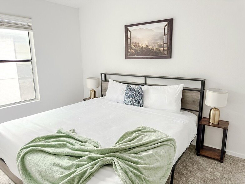 Building Photo - 1071 Clayton Ln