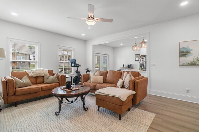 Building Photo - 276 Bluebell Dr