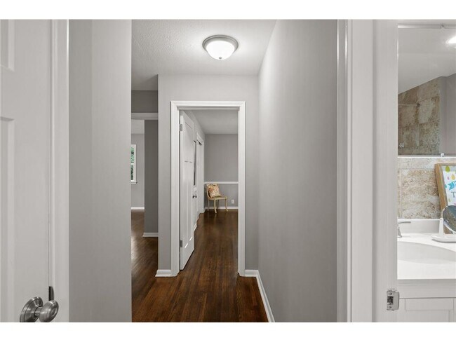 Building Photo - 4901 Larkspur Ln